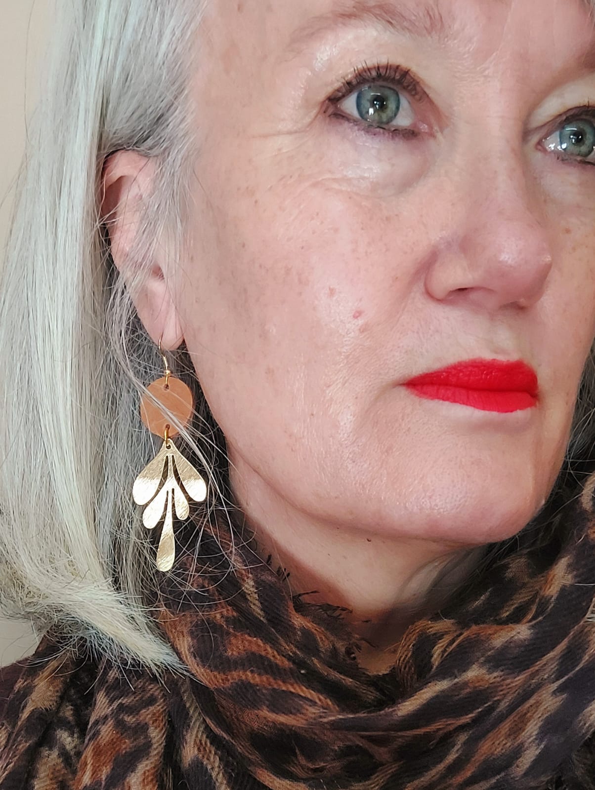 Khalani Earrings leaf round - Image 3