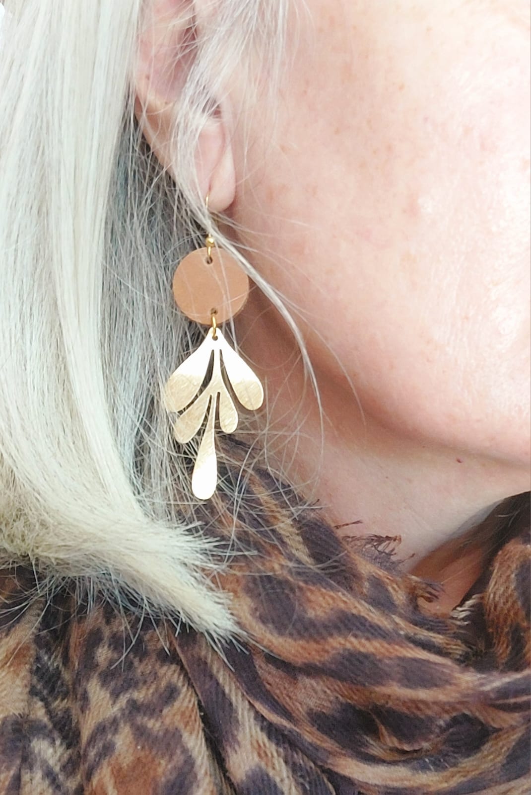 Khalani Earrings leaf round - Image 4