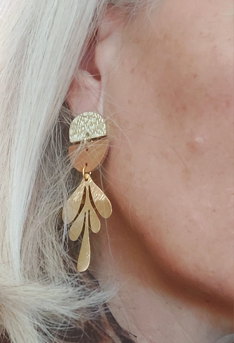 Khalani Earrings leaf half circle - Image 3