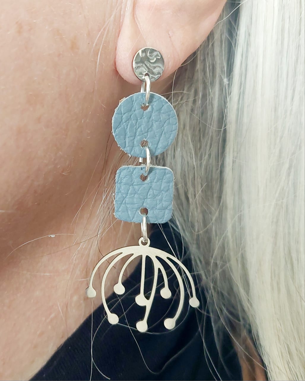 Khalani Bloom earrings cornflower blue - Image 2